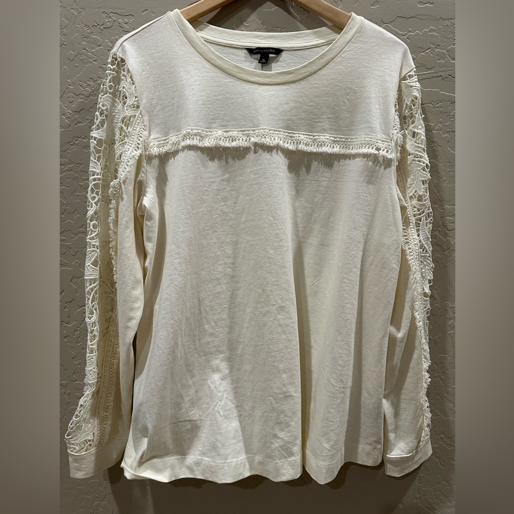 -Banana Republic Factory Lace Sleeve Round Neck Women Size XLBody 100%cotton.